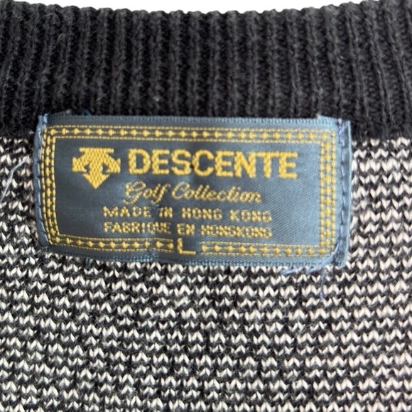 VTG Descente Golf  100% Cotton Gray & Black Sweater Vest
Kurt Cobain Mr Rodgers - Picture 8 of 10